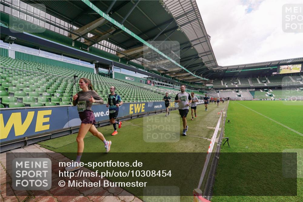 13.09.2026 - 21. swb-Marathon Bremen Michael Burmester http://msf.ph/oto/10308454 13.09.2026 13:04:04 Laufen im Stadion 178, 209, 210, 488, 534, 565, 596, 725, 762, 881, 940, 1014, 1239, 1343, 1373, 1456, 1458, 1460, 1479, 1611, 1649, 1653, 1687, 1771, 2223, 2276, 2364, 2369, 2421, 2430, 2434, 2452, 2513, 2625, 2779, 2851, 2867, 2872, 2891, 2900, 2910, 2919, 2934, 2957, 2977, 3028, 3114, 3135, 3217, 3258, 3360, 3402, 3419, 3425, 3454, 3460, 3496, 3510, 3521, 3576, 3579, 3585, 3597, 3618, 3796, 3846, 3859, 3909, 3938, 3970, 3983, 4077, 4133, 242 meine-sportfotos.de