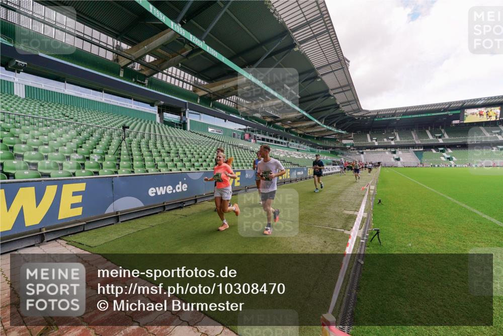 13.09.2026 - 21. swb-Marathon Bremen Michael Burmester http://msf.ph/oto/10308470 13.09.2026 13:04:06 Laufen im Stadion 178, 209, 210, 488, 534, 565, 596, 725, 762, 881, 940, 1014, 1239, 1343, 1373, 1456, 1458, 1460, 1479, 1611, 1649, 1653, 1687, 1771, 2223, 2276, 2364, 2369, 2421, 2430, 2434, 2452, 2513, 2625, 2723, 2779, 2851, 2867, 2872, 2891, 2900, 2910, 2919, 2934, 2957, 2977, 3028, 3114, 3135, 3217, 3320, 3360, 3402, 3419, 3425, 3454, 3460, 3496, 3510, 3521, 3576, 3579, 3585, 3597, 3618, 3796, 3846, 3859, 3909, 3938, 3970, 3983, 4077, 4133, 242 meine-sportfotos.de
