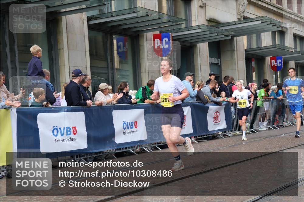 13.09.2026 - 21. swb-Marathon Bremen Strokosch-Dieckow http://msf.ph/oto/10308486 13.09.2026 10:54:35 Ziel 10589, 10608, 10646, 10901, 11040, 11174, 11569, 11620, 11860, 11874, 11889, 11908, 11976, 12313, 12519, 12800, 13526, 13592, 10067, 10146, 10359, 10410, 10503, 10577, 10631, 10704, 10749, 10765, 10837, 10884, 11039, 11099, 11118, 11389, 11476, 11593, 11843, 11989, 12038, 12265, 12328, 12467, 13526 meine-sportfotos.de