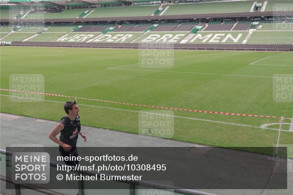 13.09.2026 - 21. swb-Marathon Bremen Michael Burmester http://msf.ph/oto/10308495 13.09.2026 12:40:31 Laufen im Stadion 126, 371, 453, 603, 640, 650, 671, 735, 744, 807, 862, 912, 957, 1136, 1336, 1379, 1381, 1508, 1540, 1571, 1614, 1758, 1795, 1797, 1800, 1852, 1860, 1901, 1930, 1950, 2049, 2099, 2986, 3744, 4381, 4936, 5912, 6201, 6630, 7118, 7671, 8065, 8467, 9065, 9329, 9630, 10034, 13080, 13224, 365, 466, 658, 850, 1090, 1288, 1385, 1485, 1583, 1754, 1993, 2073, 2585, 3617, 7244, 7768, 8075, 8729, 13033 meine-sportfotos.de