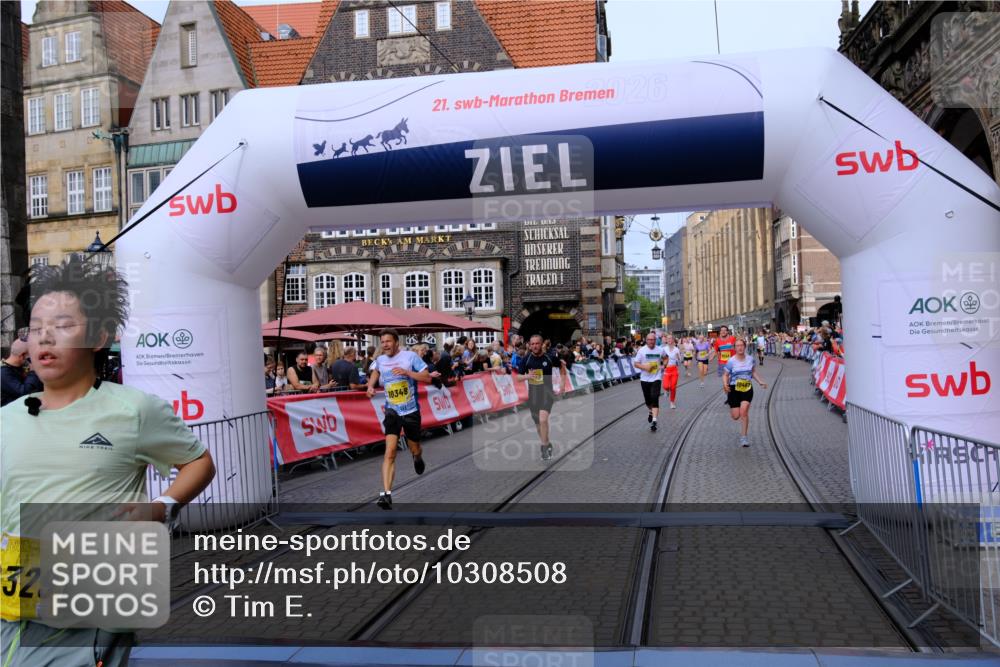 13.09.2026 - 21. swb-Marathon Bremen Tim E. http://msf.ph/oto/10308508 13.09.2026 10:51:57 Ziel 10162, 10183, 10281, 10334, 10348, 10467, 10641, 10763, 11145, 11273, 11542, 11733, 11777, 11787, 12329, 13631 meine-sportfotos.de