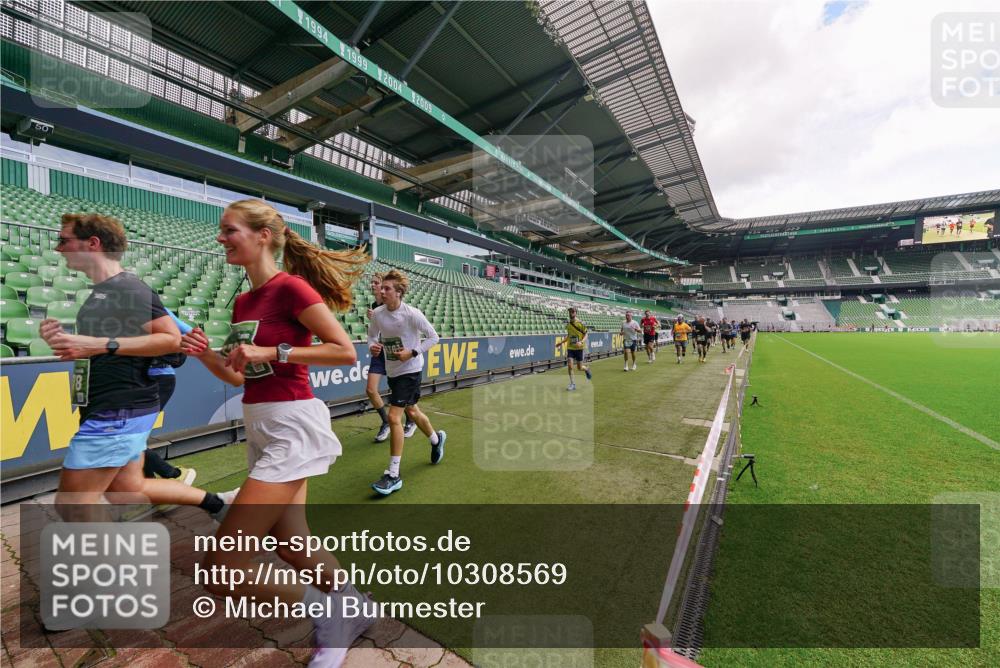13.09.2026 - 21. swb-Marathon Bremen Michael Burmester http://msf.ph/oto/10308569 13.09.2026 13:04:22 Laufen im Stadion 178, 209, 210, 488, 534, 565, 596, 725, 762, 881, 940, 1014, 1239, 1307, 1343, 1373, 1456, 1458, 1460, 1479, 1611, 1627, 1649, 1653, 1656, 1687, 1771, 1780, 1914, 1932, 1941, 2023, 2089, 2126, 2223, 2369, 2430, 2434, 2452, 2513, 2602, 2625, 2723, 2851, 2867, 2872, 2891, 2910, 2919, 2934, 2957, 2959, 2977, 3028, 3135, 3217, 3320, 3343, 3360, 3402, 3419, 3425, 3454, 3460, 3510, 3521, 3579, 3597, 3618, 3796, 3846, 3859, 3909, 3970, 4077, 242 meine-sportfotos.de