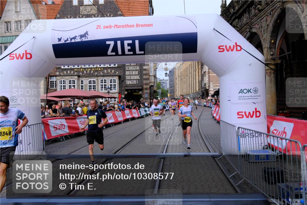 13.09.2026 - 21. swb-Marathon Bremen Tim E. http://msf.ph/oto/10308577 13.09.2026 10:51:59 Ziel 10162, 10183, 10281, 10334, 10348, 10467, 10641, 11145, 11273, 11542, 11685, 11733, 11777, 11787, 12329 meine-sportfotos.de