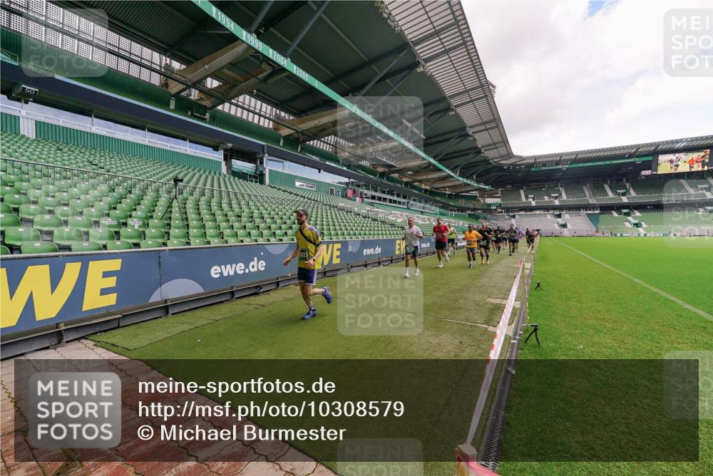 13.09.2026 - 21. swb-Marathon Bremen Michael Burmester http://msf.ph/oto/10308579 13.09.2026 13:04:24 Laufen im Stadion 178, 209, 210, 488, 534, 536, 565, 596, 725, 762, 881, 940, 1014, 1239, 1307, 1343, 1373, 1456, 1458, 1479, 1611, 1627, 1649, 1653, 1656, 1687, 1771, 1780, 1914, 1932, 1941, 2023, 2089, 2126, 2223, 2369, 2430, 2434, 2452, 2513, 2602, 2625, 2723, 2851, 2867, 2872, 2891, 2910, 2919, 2934, 2957, 2959, 2977, 3028, 3135, 3217, 3320, 3343, 3360, 3402, 3419, 3425, 3454, 3460, 3510, 3521, 3579, 3597, 3618, 3796, 3846, 3859, 3909, 4077, 242 meine-sportfotos.de