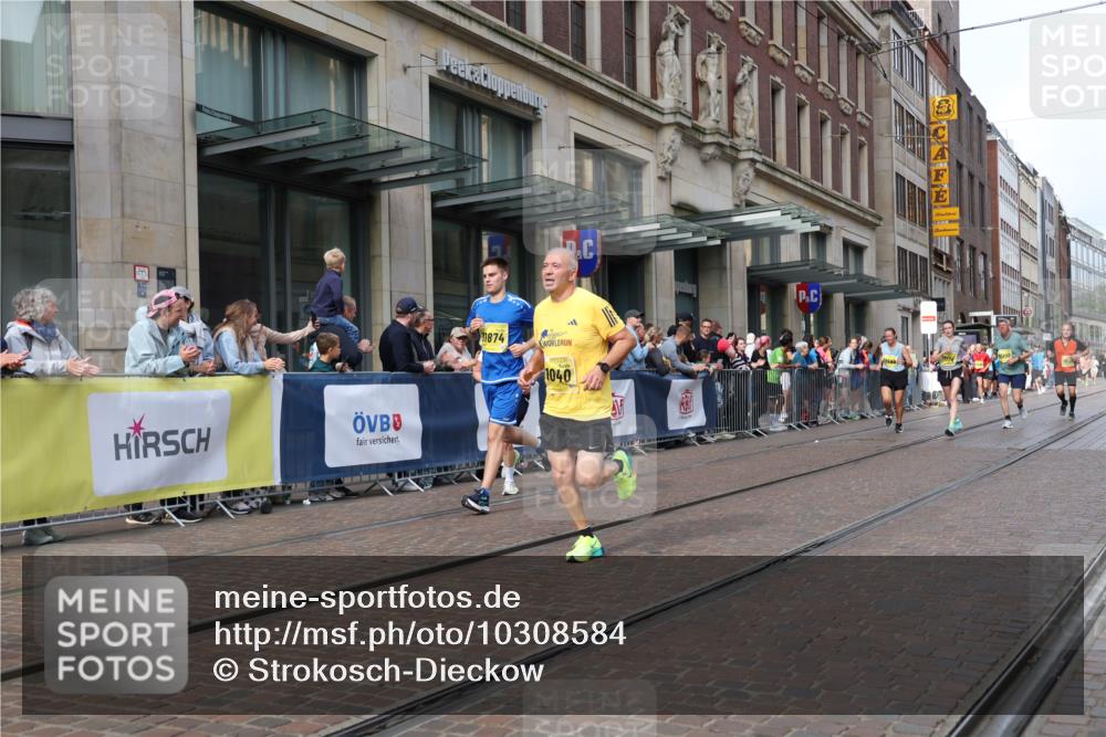 13.09.2026 - 21. swb-Marathon Bremen Strokosch-Dieckow http://msf.ph/oto/10308584 13.09.2026 10:54:37 Ziel 10555, 10589, 10646, 10901, 11001, 11040, 11174, 11569, 11620, 11860, 11889, 11908, 11976, 12313, 12800, 13592, 10067, 10146, 10359, 10410, 10503, 10577, 10608, 10631, 10704, 10749, 10765, 10837, 10884, 11039, 11099, 11118, 11174, 11389, 11593, 11843, 11874, 12038, 12265, 12328, 12467, 12519, 13526 meine-sportfotos.de