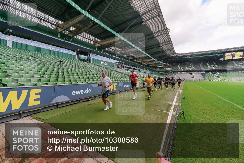 13.09.2026 - 21. swb-Marathon Bremen Michael Burmester http://msf.ph/oto/10308586 13.09.2026 13:04:25 Laufen im Stadion 178, 209, 210, 488, 534, 536, 565, 596, 725, 762, 881, 940, 1014, 1239, 1307, 1343, 1373, 1456, 1458, 1479, 1611, 1627, 1649, 1653, 1656, 1687, 1771, 1780, 1914, 1932, 1941, 2023, 2089, 2126, 2223, 2369, 2430, 2434, 2452, 2513, 2602, 2625, 2723, 2851, 2867, 2872, 2891, 2910, 2919, 2934, 2957, 2959, 2977, 3028, 3135, 3217, 3320, 3343, 3360, 3402, 3419, 3425, 3454, 3460, 3510, 3521, 3579, 3597, 3618, 3796, 3846, 3859, 3909, 4077, 242 meine-sportfotos.de