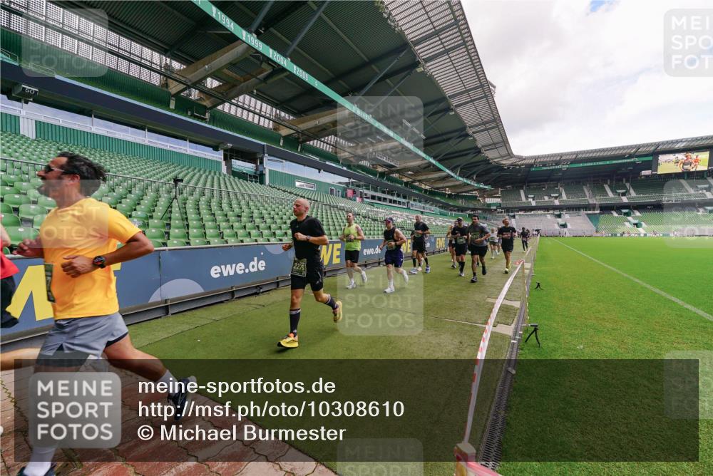 13.09.2026 - 21. swb-Marathon Bremen Michael Burmester http://msf.ph/oto/10308610 13.09.2026 13:04:27 Laufen im Stadion 178, 209, 210, 488, 534, 536, 565, 596, 725, 762, 881, 940, 1014, 1239, 1307, 1343, 1373, 1456, 1458, 1479, 1627, 1649, 1653, 1656, 1687, 1771, 1780, 1914, 1932, 1941, 2023, 2089, 2126, 2223, 2369, 2430, 2434, 2452, 2513, 2602, 2625, 2723, 2742, 2764, 2851, 2867, 2872, 2891, 2910, 2919, 2934, 2957, 2959, 2977, 2985, 3028, 3135, 3217, 3320, 3343, 3360, 3402, 3419, 3425, 3454, 3460, 3510, 3521, 3579, 3597, 3618, 3796, 3846, 3859, 3909, 4077, 242 meine-sportfotos.de