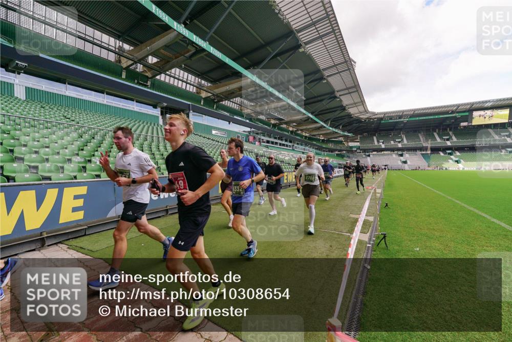13.09.2026 - 21. swb-Marathon Bremen Michael Burmester http://msf.ph/oto/10308654 13.09.2026 13:04:31 Laufen im Stadion 178, 209, 210, 323, 488, 534, 536, 565, 596, 647, 725, 762, 881, 940, 1014, 1073, 1239, 1307, 1343, 1373, 1456, 1458, 1479, 1627, 1649, 1653, 1656, 1687, 1771, 1780, 1914, 1932, 1941, 2023, 2089, 2126, 2223, 2369, 2430, 2434, 2452, 2602, 2625, 2723, 2742, 2764, 2851, 2867, 2872, 2891, 2910, 2919, 2934, 2957, 2959, 2977, 2985, 3028, 3030, 3135, 3217, 3320, 3343, 3360, 3402, 3419, 3425, 3454, 3460, 3510, 3521, 3579, 3597, 3618, 3796, 3846, 3859, 3909, 242 meine-sportfotos.de