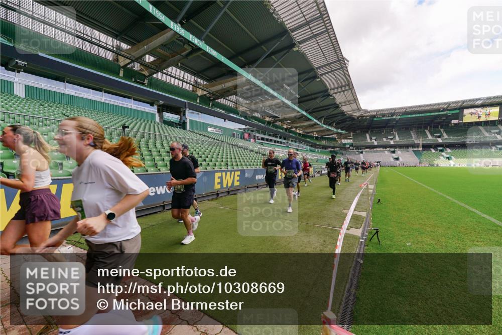 13.09.2026 - 21. swb-Marathon Bremen Michael Burmester http://msf.ph/oto/10308669 13.09.2026 13:04:32 Laufen im Stadion 178, 209, 210, 323, 488, 534, 536, 565, 596, 647, 725, 762, 881, 940, 1014, 1073, 1239, 1243, 1307, 1343, 1373, 1456, 1458, 1479, 1627, 1649, 1653, 1656, 1687, 1771, 1780, 1914, 1932, 1941, 2023, 2089, 2126, 2223, 2369, 2430, 2434, 2452, 2602, 2625, 2723, 2742, 2764, 2851, 2867, 2872, 2891, 2910, 2919, 2934, 2957, 2959, 2977, 2985, 3028, 3030, 3135, 3217, 3320, 3343, 3360, 3402, 3419, 3425, 3454, 3510, 3521, 3579, 3597, 3618, 3796, 3846, 3859, 3909, 242 meine-sportfotos.de