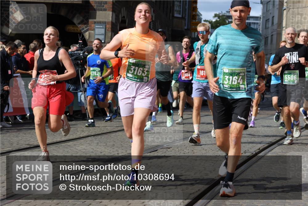 13.09.2026 - 21. swb-Marathon Bremen Strokosch-Dieckow http://msf.ph/oto/10308694 13.09.2026 13:30:28 Ziel 881, 1205, 1308, 1611, 1653, 1780, 1848, 1909, 1938, 2126, 2364, 3190, 4763, 5039, 5198, 5348, 5615, 5631, 6225, 6720, 6942, 6992, 6994, 7184, 7609, 7932, 7966, 8110, 8115, 8441, 8470, 9104, 9125, 9529, 625, 800, 834, 1067, 1926, 2369, 2452, 2723, 3425, 4206, 4332, 4342, 4415, 4425, 4748, 4757, 5506, 5551, 6134, 6343, 6347, 6523, 6988, 7253, 7567, 7645, 8116, 8762, 8878, 8966, 9011, 9108, 9692, 9695, 9699, 9825, 13090 meine-sportfotos.de