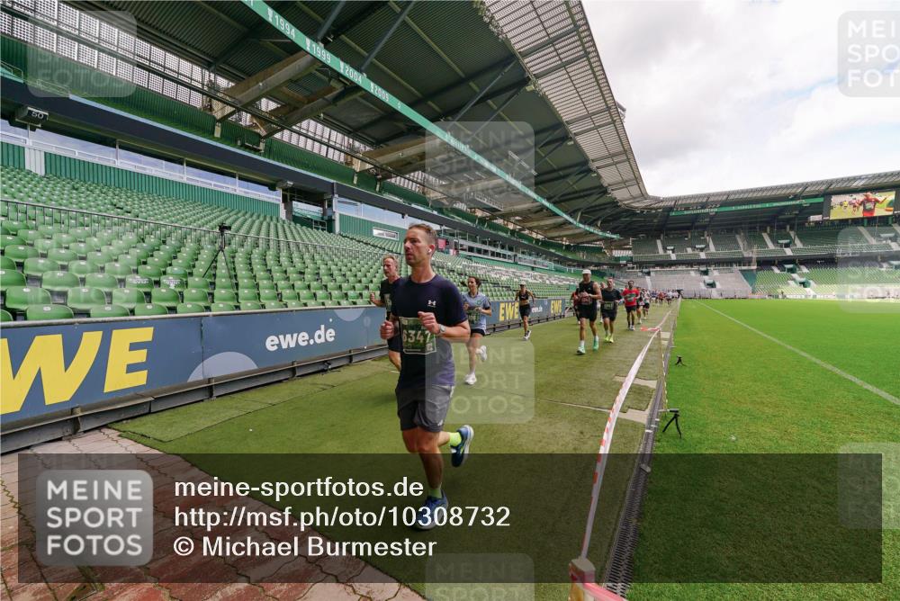 13.09.2026 - 21. swb-Marathon Bremen Michael Burmester http://msf.ph/oto/10308732 13.09.2026 13:04:38 Laufen im Stadion 178, 209, 210, 323, 488, 534, 536, 565, 596, 647, 725, 762, 881, 940, 1073, 1239, 1243, 1307, 1308, 1343, 1373, 1456, 1458, 1479, 1627, 1649, 1653, 1656, 1687, 1771, 1780, 1914, 1932, 1941, 2023, 2089, 2126, 2223, 2241, 2301, 2369, 2430, 2434, 2452, 2602, 2625, 2723, 2742, 2764, 2851, 2867, 2872, 2891, 2910, 2919, 2934, 2957, 2959, 2977, 2985, 3028, 3030, 3217, 3278, 3320, 3343, 3360, 3402, 3419, 3425, 3444, 3454, 3510, 3521, 3579, 3597, 3618, 3796, 3846, 3859, 3909, 242 meine-sportfotos.de