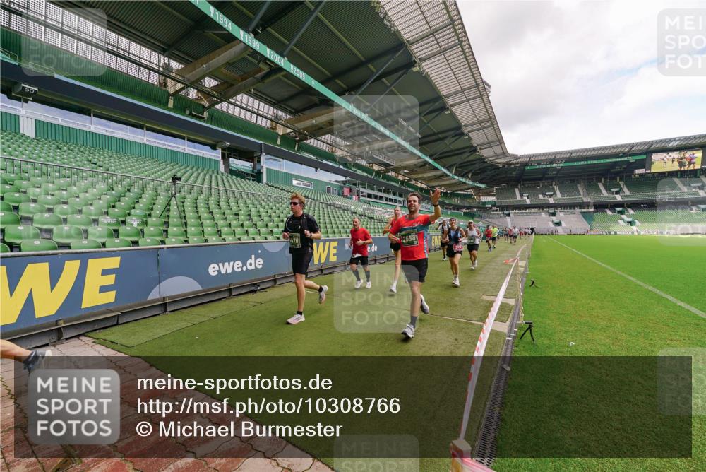 13.09.2026 - 21. swb-Marathon Bremen Michael Burmester http://msf.ph/oto/10308766 13.09.2026 13:04:41 Laufen im Stadion 178, 209, 210, 244, 323, 488, 534, 536, 565, 596, 647, 725, 762, 881, 940, 1073, 1239, 1243, 1307, 1308, 1343, 1373, 1456, 1458, 1479, 1627, 1649, 1653, 1656, 1687, 1771, 1780, 1914, 1932, 1941, 2023, 2089, 2126, 2223, 2241, 2301, 2369, 2430, 2434, 2452, 2602, 2625, 2723, 2742, 2764, 2851, 2867, 2872, 2891, 2910, 2919, 2934, 2957, 2959, 2977, 2985, 3028, 3030, 3217, 3278, 3320, 3343, 3360, 3402, 3419, 3425, 3444, 3454, 3510, 3521, 3579, 3597, 3618, 3796, 3846, 3859, 3909, 242 meine-sportfotos.de