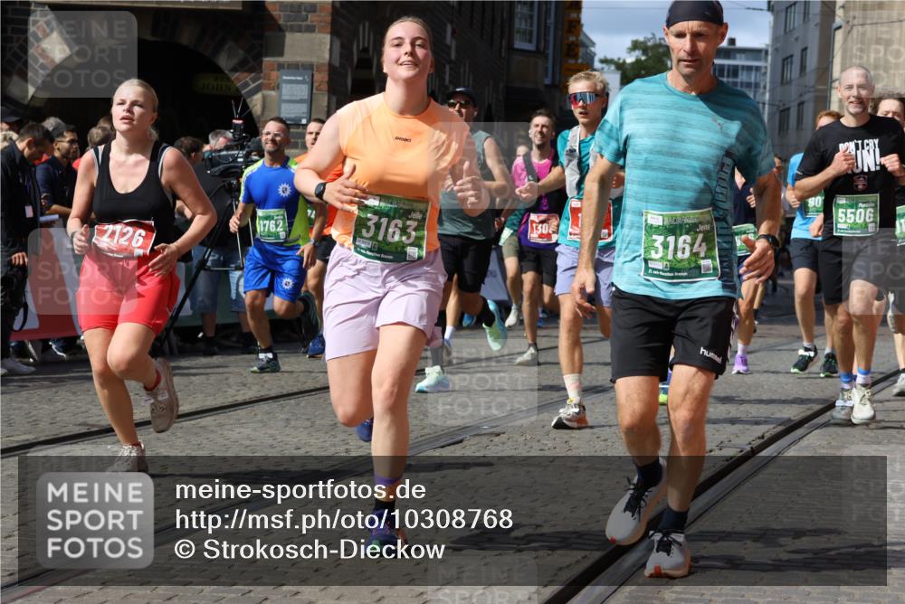 13.09.2026 - 21. swb-Marathon Bremen Strokosch-Dieckow http://msf.ph/oto/10308768 13.09.2026 13:30:28 Ziel 881, 1205, 1308, 1611, 1653, 1780, 1848, 1909, 1938, 2126, 2364, 3190, 4763, 5039, 5198, 5348, 5615, 5631, 6225, 6720, 6942, 6992, 6994, 7184, 7609, 7932, 7966, 8110, 8115, 8441, 8470, 9104, 9125, 9529, 625, 800, 834, 1067, 1926, 2369, 2452, 2723, 3425, 4206, 4332, 4342, 4415, 4425, 4748, 4757, 5506, 5551, 6134, 6343, 6347, 6523, 6988, 7253, 7567, 7645, 8116, 8762, 8878, 8966, 9011, 9108, 9692, 9695, 9699, 9825, 13090 meine-sportfotos.de