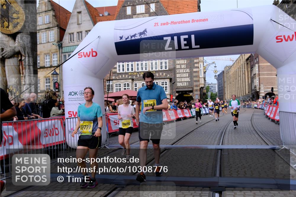 13.09.2026 - 21. swb-Marathon Bremen Tim E. http://msf.ph/oto/10308776 13.09.2026 10:52:07 Ziel 10162, 10183, 10218, 10281, 10348, 10467, 10641, 11273, 11277, 11285, 11542, 11685, 11733, 11777, 11784, 11962, 12329, 12349 meine-sportfotos.de