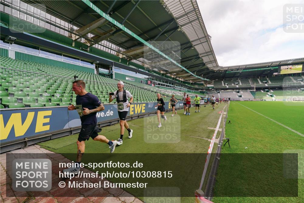 13.09.2026 - 21. swb-Marathon Bremen Michael Burmester http://msf.ph/oto/10308815 13.09.2026 13:04:45 Laufen im Stadion 178, 209, 210, 244, 323, 488, 534, 536, 565, 596, 647, 725, 881, 900, 1073, 1239, 1243, 1307, 1308, 1343, 1373, 1456, 1458, 1479, 1627, 1649, 1653, 1656, 1687, 1771, 1780, 1914, 1932, 1941, 2023, 2089, 2126, 2223, 2241, 2301, 2369, 2430, 2434, 2452, 2602, 2625, 2723, 2742, 2764, 2851, 2867, 2872, 2891, 2910, 2919, 2934, 2957, 2959, 2977, 2985, 3028, 3030, 3217, 3278, 3320, 3343, 3402, 3419, 3425, 3444, 3454, 3485, 3510, 3521, 3579, 3597, 3618, 3796, 3846, 3859, 3909, 242 meine-sportfotos.de