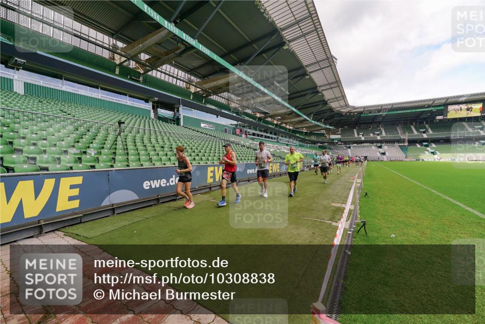 13.09.2026 - 21. swb-Marathon Bremen Michael Burmester http://msf.ph/oto/10308838 13.09.2026 13:04:47 Laufen im Stadion 178, 209, 210, 244, 323, 488, 534, 536, 565, 596, 647, 725, 881, 900, 1073, 1239, 1243, 1307, 1308, 1343, 1373, 1456, 1458, 1479, 1627, 1649, 1653, 1656, 1687, 1771, 1780, 1914, 1932, 1941, 2023, 2089, 2126, 2223, 2241, 2301, 2369, 2430, 2434, 2452, 2602, 2625, 2723, 2742, 2764, 2851, 2867, 2872, 2891, 2910, 2919, 2934, 2957, 2959, 2977, 2985, 3028, 3030, 3217, 3278, 3320, 3343, 3402, 3419, 3425, 3444, 3454, 3485, 3510, 3521, 3579, 3597, 3618, 3796, 3846, 3859, 3909, 242 meine-sportfotos.de