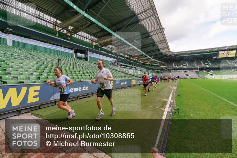 13.09.2026 - 21. swb-Marathon Bremen Michael Burmester http://msf.ph/oto/10308865 13.09.2026 13:04:50 Laufen im Stadion 178, 209, 210, 244, 323, 394, 488, 534, 536, 565, 596, 647, 725, 881, 891, 900, 1073, 1239, 1243, 1307, 1308, 1343, 1373, 1456, 1458, 1479, 1627, 1649, 1653, 1656, 1687, 1771, 1780, 1914, 1932, 1941, 2023, 2089, 2126, 2223, 2241, 2301, 2369, 2430, 2434, 2452, 2602, 2625, 2723, 2742, 2764, 2851, 2867, 2872, 2891, 2910, 2919, 2934, 2957, 2959, 2977, 2985, 3028, 3030, 3217, 3278, 3320, 3343, 3402, 3419, 3425, 3444, 3454, 3485, 3510, 3521, 3579, 3597, 3618, 3796, 3859, 3909, 242 meine-sportfotos.de