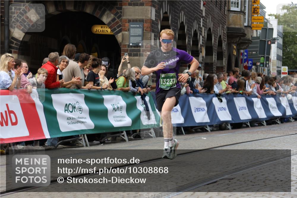 13.09.2026 - 21. swb-Marathon Bremen Strokosch-Dieckow http://msf.ph/oto/10308868 13.09.2026 13:02:40 Ziel 9583, 1381, 1850, 1862, 6918, 7265 meine-sportfotos.de