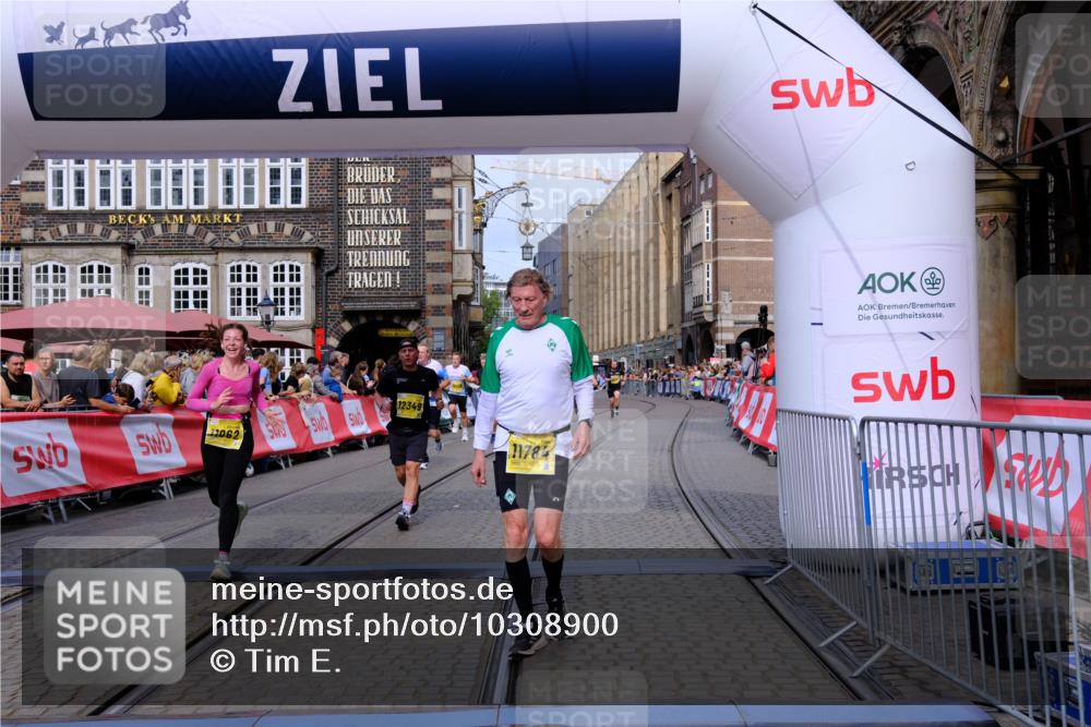 13.09.2026 - 21. swb-Marathon Bremen Tim E. http://msf.ph/oto/10308900 13.09.2026 10:52:10 Ziel 10162, 10183, 10218, 10281, 10348, 10467, 10641, 11273, 11277, 11285, 11376, 11542, 11555, 11685, 11733, 11777, 11784, 11869, 11962, 12349 meine-sportfotos.de