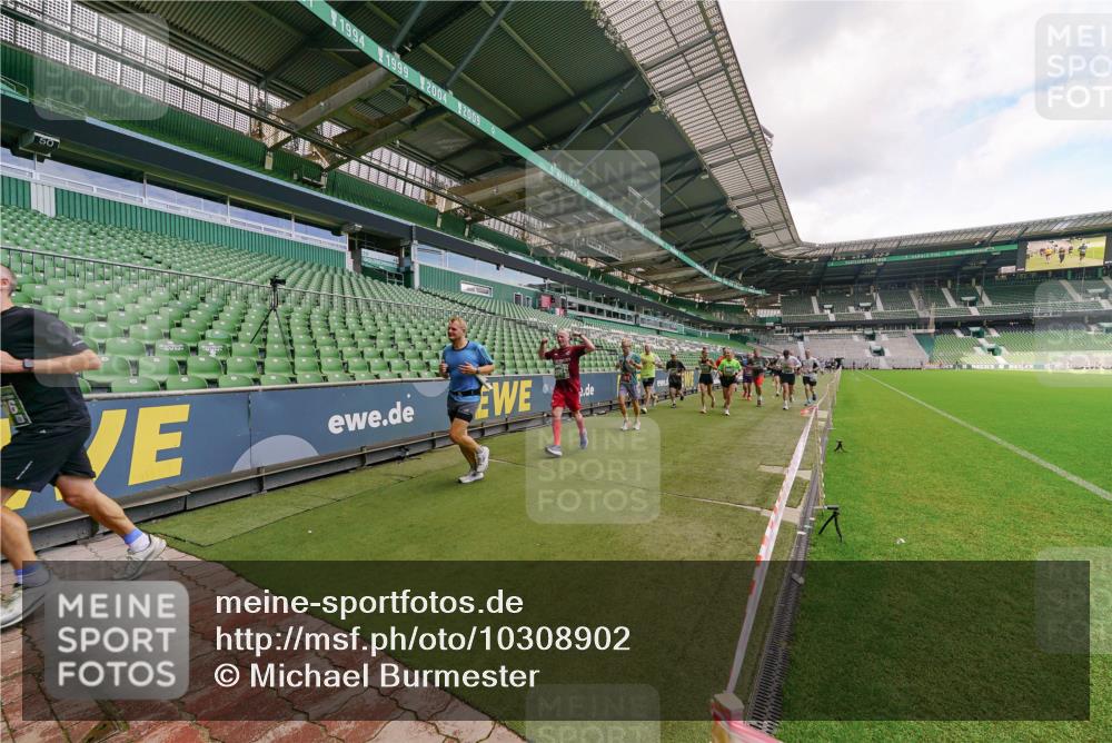 13.09.2026 - 21. swb-Marathon Bremen Michael Burmester http://msf.ph/oto/10308902 13.09.2026 13:04:54 Laufen im Stadion 178, 209, 210, 244, 323, 394, 488, 534, 536, 565, 647, 725, 881, 891, 900, 1073, 1239, 1243, 1307, 1308, 1343, 1373, 1380, 1456, 1479, 1627, 1649, 1653, 1656, 1687, 1771, 1780, 1914, 1932, 1941, 2023, 2089, 2126, 2223, 2241, 2265, 2301, 2369, 2430, 2434, 2452, 2602, 2723, 2742, 2764, 2851, 2867, 2872, 2891, 2910, 2919, 2957, 2959, 2977, 2985, 3028, 3030, 3217, 3278, 3320, 3343, 3402, 3419, 3425, 3444, 3454, 3485, 3521, 3579, 3618, 3796, 3909, 242 meine-sportfotos.de