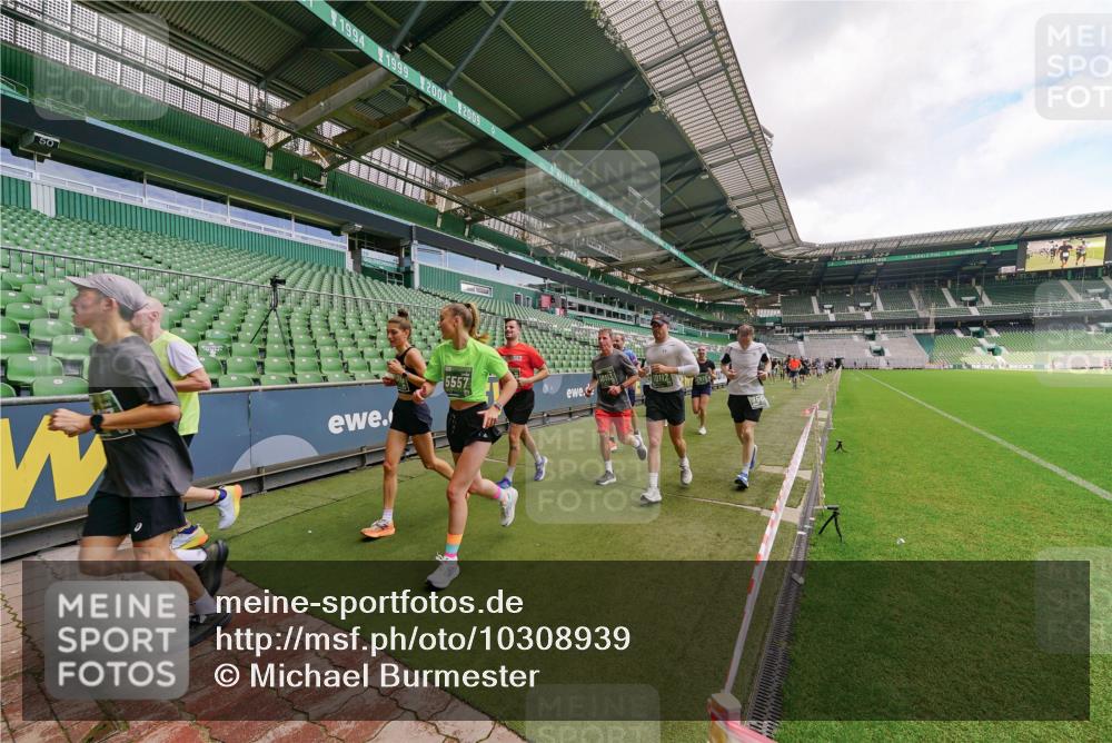 13.09.2026 - 21. swb-Marathon Bremen Michael Burmester http://msf.ph/oto/10308939 13.09.2026 13:04:58 Laufen im Stadion 178, 209, 210, 244, 323, 394, 488, 534, 536, 565, 647, 725, 881, 891, 900, 1073, 1239, 1243, 1307, 1308, 1343, 1373, 1380, 1456, 1479, 1627, 1649, 1653, 1656, 1687, 1771, 1780, 1914, 1932, 1941, 2023, 2089, 2126, 2223, 2241, 2265, 2301, 2369, 2430, 2452, 2602, 2723, 2742, 2764, 2851, 2867, 2872, 2891, 2910, 2919, 2957, 2959, 2977, 2985, 3028, 3030, 3217, 3278, 3320, 3343, 3419, 3425, 3444, 3454, 3485, 3521, 3579, 3618, 3796, 3909, 242 meine-sportfotos.de