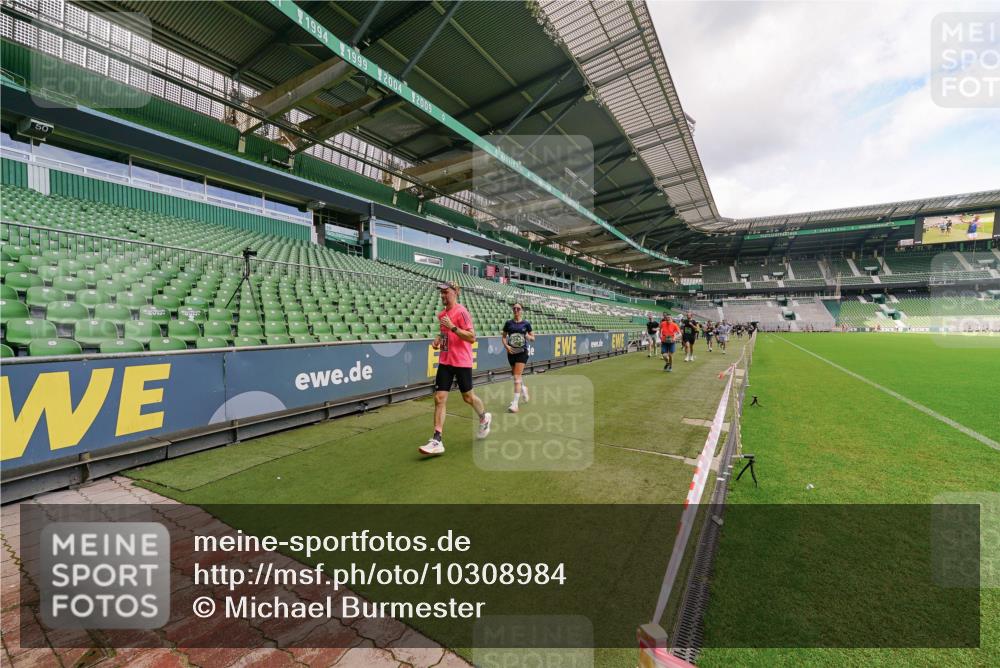 13.09.2026 - 21. swb-Marathon Bremen Michael Burmester http://msf.ph/oto/10308984 13.09.2026 13:05:03 Laufen im Stadion 178, 209, 210, 244, 323, 394, 534, 536, 565, 647, 725, 881, 891, 900, 1073, 1239, 1243, 1307, 1308, 1343, 1373, 1380, 1456, 1479, 1627, 1649, 1653, 1656, 1687, 1780, 1914, 1932, 1941, 2023, 2089, 2126, 2223, 2241, 2244, 2265, 2301, 2310, 2369, 2430, 2452, 2464, 2602, 2723, 2742, 2764, 2851, 2867, 2872, 2891, 2910, 2919, 2957, 2959, 2985, 3028, 3030, 3217, 3278, 3320, 3343, 3419, 3425, 3444, 3454, 3485, 3521, 3579, 3796, 3909, 242 meine-sportfotos.de