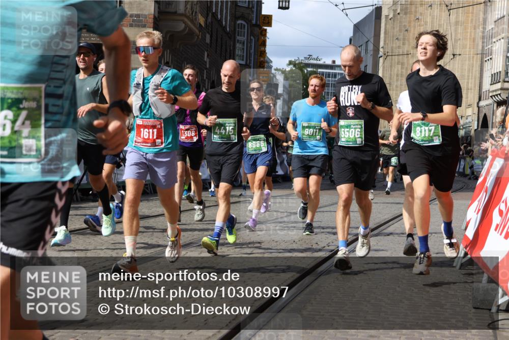 13.09.2026 - 21. swb-Marathon Bremen Strokosch-Dieckow http://msf.ph/oto/10308997 13.09.2026 13:30:29 Ziel 881, 1308, 1611, 1653, 1780, 1909, 1938, 2126, 2364, 3190, 4763, 5039, 5198, 5348, 5615, 5631, 6225, 6720, 6942, 6992, 6994, 7184, 7609, 7932, 7966, 8110, 8115, 8441, 8470, 9015, 9104, 9125, 9529, 625, 800, 834, 1067, 1771, 1926, 2369, 2452, 2723, 2985, 3425, 4206, 4332, 4342, 4415, 4425, 4748, 4757, 4920, 5506, 5551, 6134, 6343, 6347, 6523, 6988, 7012, 7253, 7567, 7645, 8966, 9011, 9692, 9695, 9699, 9825, 13090 meine-sportfotos.de