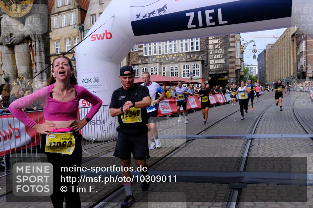 13.09.2026 - 21. swb-Marathon Bremen Tim E. http://msf.ph/oto/10309011 13.09.2026 10:52:14 Ziel 10183, 10218, 10588, 10641, 11277, 11285, 11376, 11487, 11555, 11685, 11733, 11777, 11784, 11869, 11877, 11962, 12349 meine-sportfotos.de