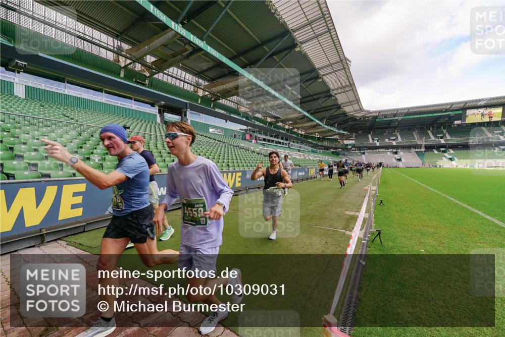 13.09.2026 - 21. swb-Marathon Bremen Michael Burmester http://msf.ph/oto/10309031 13.09.2026 13:05:10 Laufen im Stadion 178, 209, 210, 217, 244, 323, 394, 534, 536, 565, 647, 881, 891, 900, 1073, 1239, 1243, 1307, 1308, 1343, 1373, 1380, 1456, 1479, 1533, 1627, 1649, 1653, 1656, 1687, 1780, 1914, 1932, 1941, 2023, 2076, 2089, 2126, 2241, 2244, 2265, 2301, 2310, 2369, 2430, 2452, 2464, 2602, 2723, 2742, 2764, 2851, 2867, 2872, 2891, 2910, 2919, 2957, 2959, 2985, 3028, 3030, 3217, 3278, 3320, 3343, 3419, 3425, 3444, 3454, 3485, 3521, 3579, 3796, 3909, 242 meine-sportfotos.de