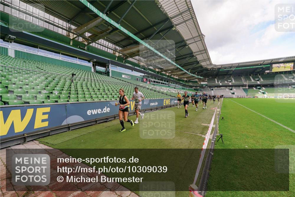 13.09.2026 - 21. swb-Marathon Bremen Michael Burmester http://msf.ph/oto/10309039 13.09.2026 13:05:11 Laufen im Stadion 178, 209, 210, 217, 244, 323, 394, 534, 536, 565, 647, 881, 891, 900, 1073, 1239, 1243, 1307, 1308, 1343, 1373, 1380, 1456, 1479, 1533, 1627, 1649, 1653, 1656, 1687, 1780, 1914, 1932, 1941, 2023, 2076, 2089, 2126, 2241, 2244, 2265, 2301, 2310, 2369, 2430, 2452, 2464, 2602, 2723, 2742, 2764, 2851, 2867, 2872, 2891, 2910, 2919, 2957, 2959, 2985, 3028, 3030, 3217, 3278, 3320, 3343, 3419, 3425, 3444, 3454, 3485, 3521, 3579, 3796, 3909, 242 meine-sportfotos.de