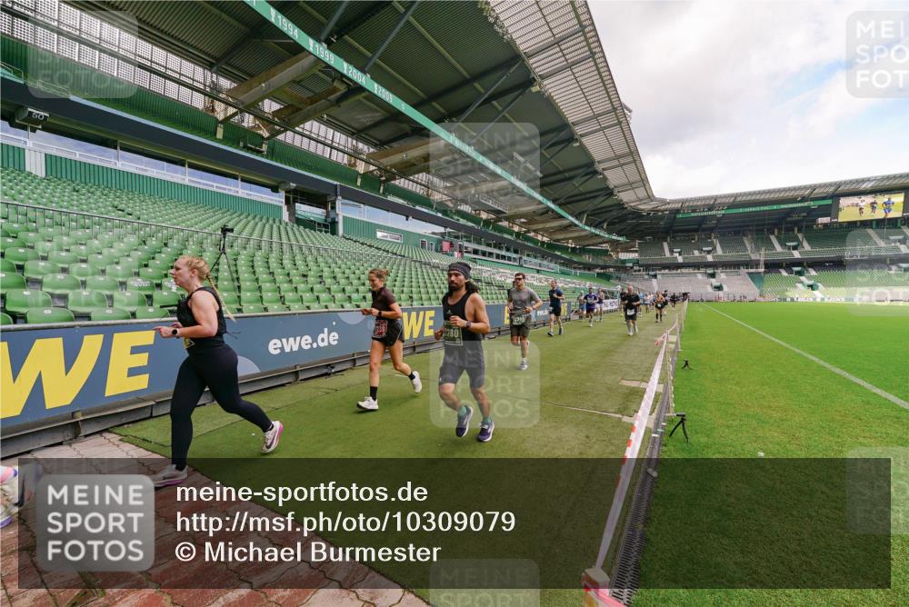 13.09.2026 - 21. swb-Marathon Bremen Michael Burmester http://msf.ph/oto/10309079 13.09.2026 13:05:16 Laufen im Stadion 178, 209, 210, 217, 244, 323, 394, 534, 536, 565, 647, 784, 881, 891, 900, 1073, 1239, 1243, 1274, 1307, 1308, 1343, 1373, 1380, 1456, 1479, 1533, 1581, 1627, 1653, 1656, 1687, 1780, 1914, 1932, 1941, 2023, 2076, 2089, 2126, 2241, 2244, 2265, 2301, 2310, 2369, 2430, 2452, 2464, 2602, 2723, 2742, 2764, 2851, 2867, 2872, 2891, 2910, 2919, 2957, 2959, 2985, 3028, 3030, 3055, 3217, 3278, 3320, 3343, 3419, 3425, 3444, 3454, 3485, 3521, 3796, 3909, 242 meine-sportfotos.de