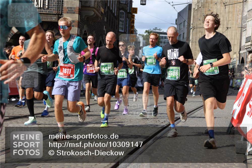 13.09.2026 - 21. swb-Marathon Bremen Strokosch-Dieckow http://msf.ph/oto/10309147 13.09.2026 13:30:30 Ziel 881, 1308, 1611, 1653, 1780, 1909, 1938, 2126, 2364, 3190, 4763, 5039, 5198, 5348, 5615, 6225, 6720, 6942, 6992, 6994, 7184, 7609, 7932, 7966, 8110, 8115, 8441, 8470, 9015, 9104, 9125, 9529, 625, 800, 834, 1533, 1771, 1841, 1926, 1941, 2369, 2452, 2723, 2985, 4206, 4332, 4342, 4425, 4748, 4757, 4920, 5551, 5822, 6134, 6343, 6347, 6523, 6988, 7012, 7253, 7567, 7645, 9692, 9695, 9699, 9825, 13090 meine-sportfotos.de
