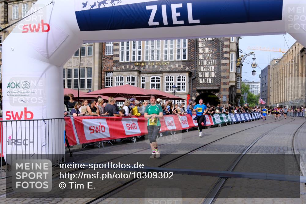 13.09.2026 - 21. swb-Marathon Bremen Tim E. http://msf.ph/oto/10309302 13.09.2026 10:52:33 Ziel 10588, 11371, 11487, 11610, 12319, 13578 meine-sportfotos.de