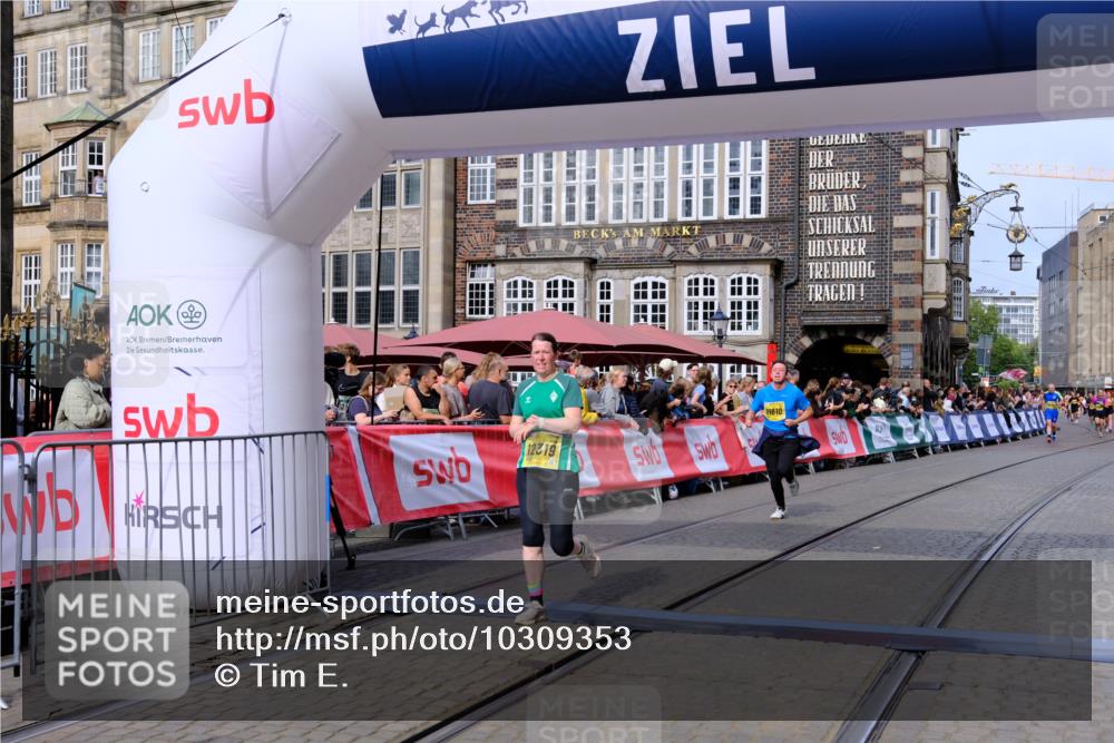 13.09.2026 - 21. swb-Marathon Bremen Tim E. http://msf.ph/oto/10309353 13.09.2026 10:52:33 Ziel 10588, 11371, 11487, 11610, 12319, 13578 meine-sportfotos.de