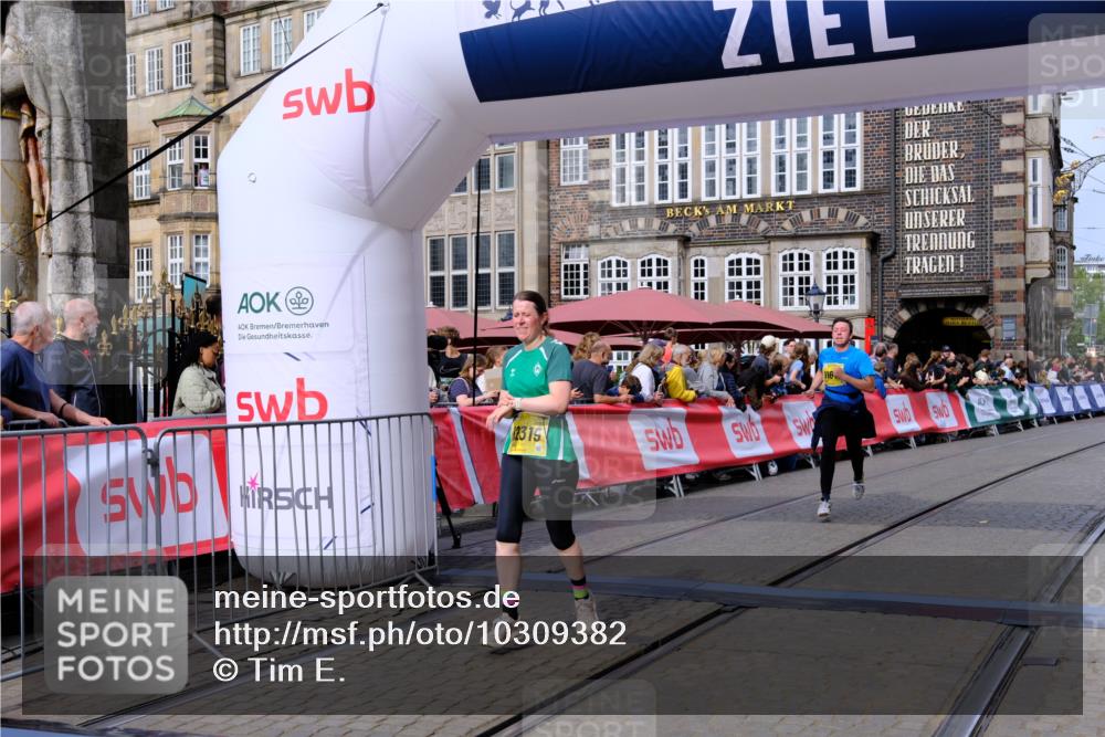 13.09.2026 - 21. swb-Marathon Bremen Tim E. http://msf.ph/oto/10309382 13.09.2026 10:52:34 Ziel 10588, 11371, 11487, 11610, 12319, 13578 meine-sportfotos.de