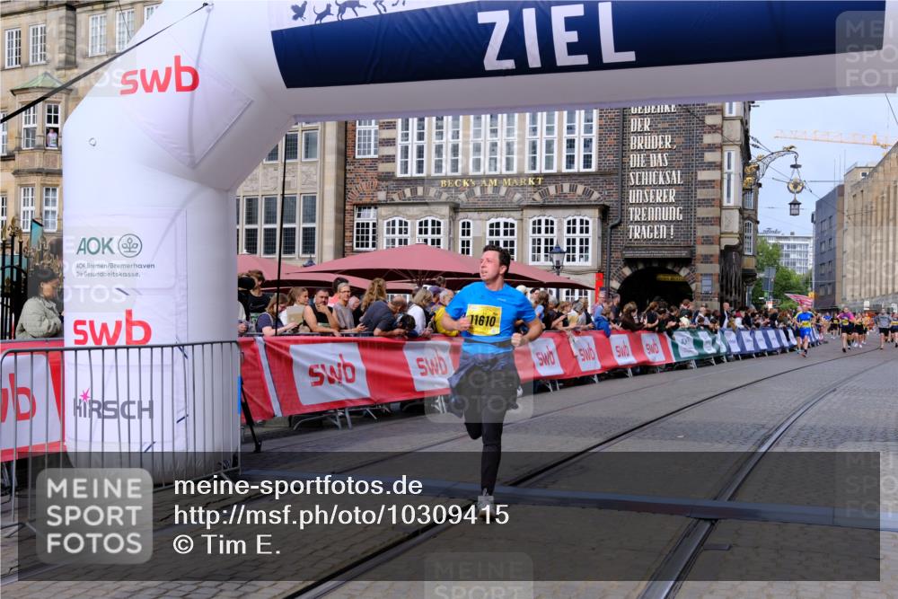 13.09.2026 - 21. swb-Marathon Bremen Tim E. http://msf.ph/oto/10309415 13.09.2026 10:52:35 Ziel 11371, 11610, 11669, 12319, 13578 meine-sportfotos.de