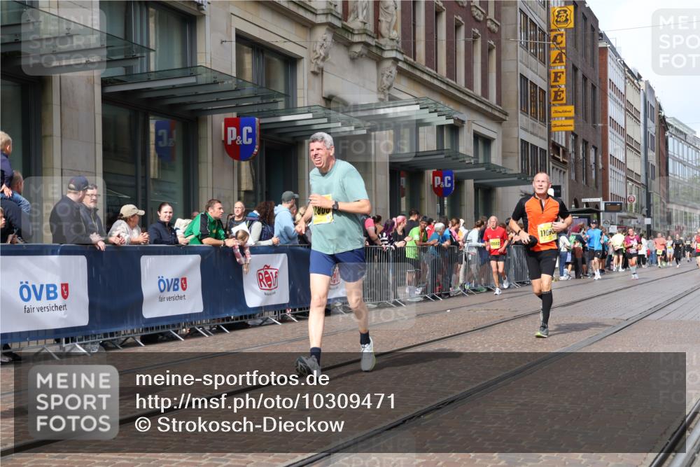 13.09.2026 - 21. swb-Marathon Bremen Strokosch-Dieckow http://msf.ph/oto/10309471 13.09.2026 10:54:41 Ziel 10555, 10646, 10901, 11001, 11569, 11620, 11860, 11889, 11908, 11976, 12313, 12800, 13592, 10067, 10146, 10410, 10503, 10589, 10608, 10631, 10704, 10765, 10837, 10884, 11039, 11040, 11174, 11389, 11569, 11593, 11874, 12038, 12265, 12328, 12467, 12519, 13526 meine-sportfotos.de