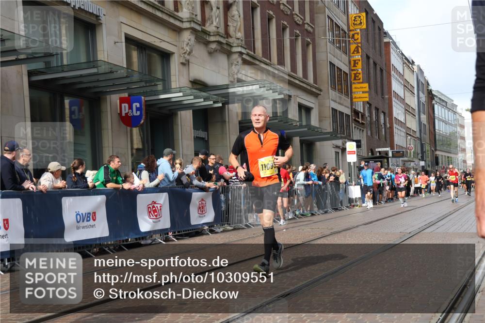 13.09.2026 - 21. swb-Marathon Bremen Strokosch-Dieckow http://msf.ph/oto/10309551 13.09.2026 10:54:43 Ziel 10555, 10646, 10901, 11001, 11620, 11631, 11860, 11889, 11908, 11976, 12313, 12800, 13592, 10067, 10146, 10410, 10589, 10608, 10631, 10704, 10765, 10884, 11039, 11040, 11174, 11389, 11569, 11593, 11874, 12038, 12265, 12328, 12467, 12519, 12800, 13526 meine-sportfotos.de