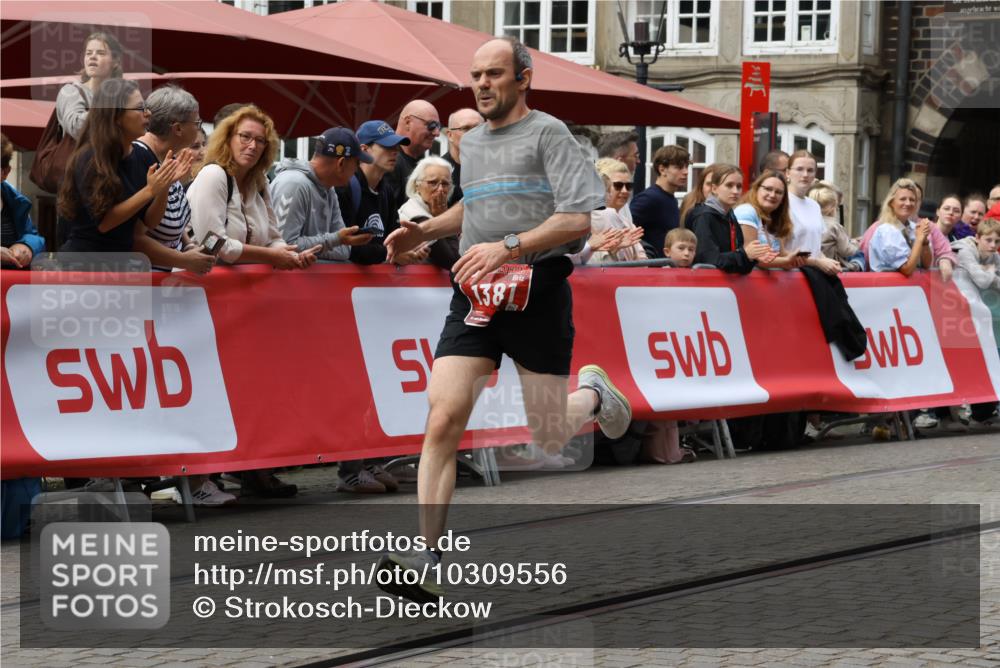 13.09.2026 - 21. swb-Marathon Bremen Strokosch-Dieckow http://msf.ph/oto/10309556 13.09.2026 13:03:21 Ziel 1381, 1862, 7265, 8319, 8325, 8331, 8756, 9200, 1372, 1950, 3092, 7715 meine-sportfotos.de