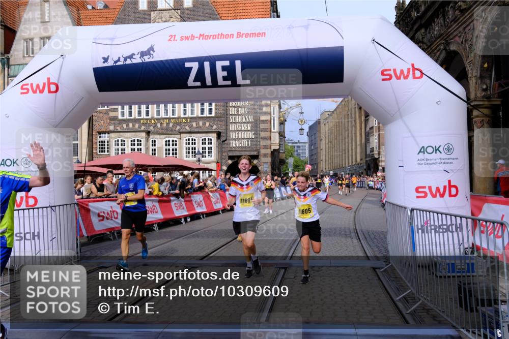 13.09.2026 - 21. swb-Marathon Bremen Tim E. http://msf.ph/oto/10309609 13.09.2026 10:52:45 Ziel 10761, 10812, 10958, 11109, 11350, 11604, 11605, 11610, 11669, 12319, 12361, 12439, 12533 meine-sportfotos.de