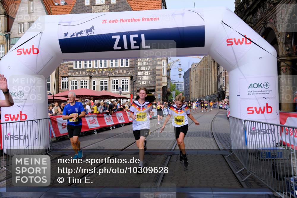13.09.2026 - 21. swb-Marathon Bremen Tim E. http://msf.ph/oto/10309628 13.09.2026 10:52:46 Ziel 10761, 10812, 10958, 11109, 11350, 11604, 11605, 11610, 11669, 12319, 12361, 12439, 12533 meine-sportfotos.de