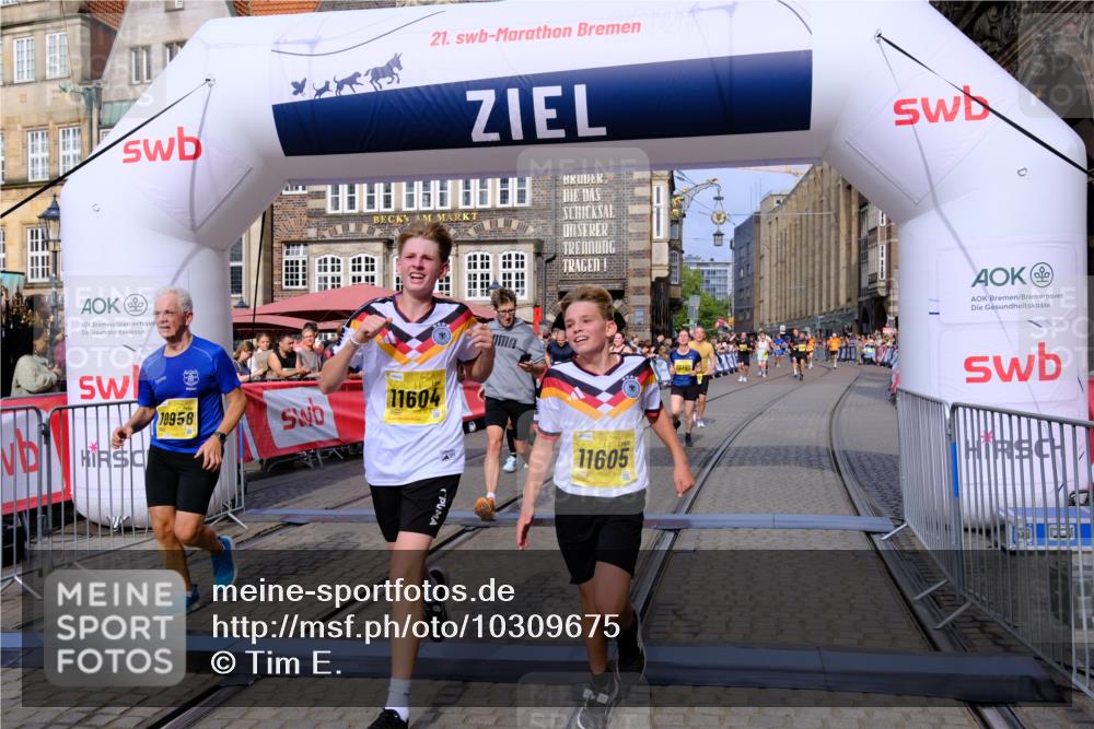 13.09.2026 - 21. swb-Marathon Bremen Tim E. http://msf.ph/oto/10309675 13.09.2026 10:52:46 Ziel 10761, 10812, 10958, 11109, 11350, 11604, 11605, 11610, 11669, 12319, 12361, 12439, 12533 meine-sportfotos.de