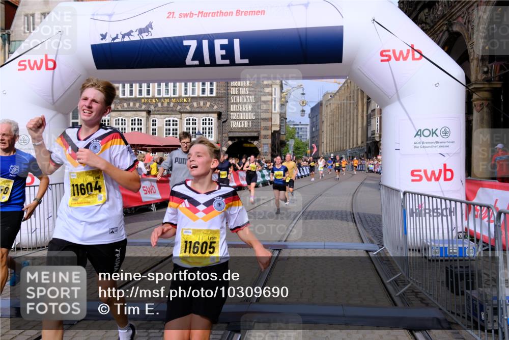13.09.2026 - 21. swb-Marathon Bremen Tim E. http://msf.ph/oto/10309690 13.09.2026 10:52:46 Ziel 10761, 10812, 10958, 11109, 11350, 11604, 11605, 11610, 11669, 12319, 12361, 12439, 12533 meine-sportfotos.de