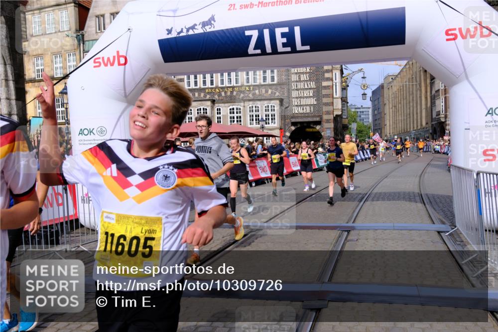 13.09.2026 - 21. swb-Marathon Bremen Tim E. http://msf.ph/oto/10309726 13.09.2026 10:52:47 Ziel 10761, 10812, 10906, 10958, 11109, 11350, 11604, 11605, 11610, 11669, 12361, 12439, 12533 meine-sportfotos.de