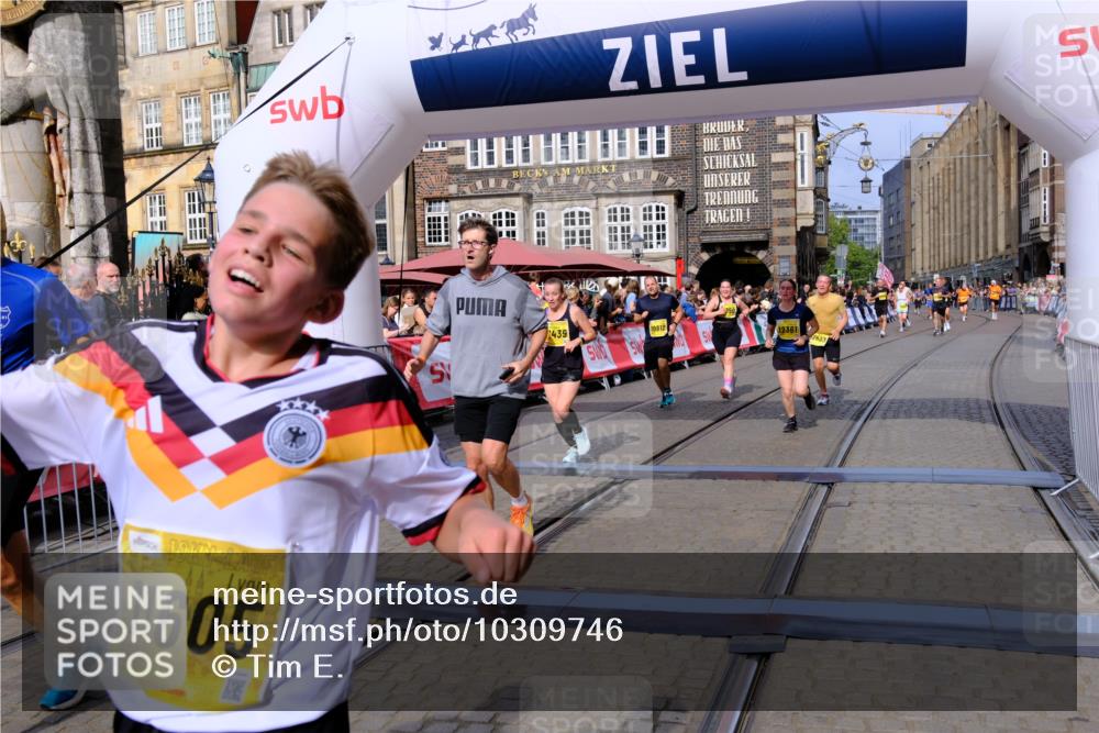 13.09.2026 - 21. swb-Marathon Bremen Tim E. http://msf.ph/oto/10309746 13.09.2026 10:52:47 Ziel 10761, 10812, 10906, 10958, 11109, 11350, 11604, 11605, 11610, 11669, 12361, 12439, 12533 meine-sportfotos.de
