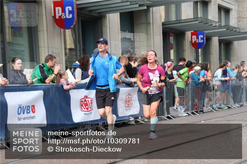 13.09.2026 - 21. swb-Marathon Bremen Strokosch-Dieckow http://msf.ph/oto/10309781 13.09.2026 10:54:49 Ziel 10555, 10646, 10901, 11001, 11014, 11466, 11620, 11631, 11860, 11889, 11908, 11910, 11976, 12201, 12313, 12549, 13592, 10067, 10146, 10410, 10589, 10608, 10704, 10765, 11039, 11040, 11174, 11389, 11569, 11593, 11874, 12038, 12467, 12519, 12800, 13526, 13592 meine-sportfotos.de