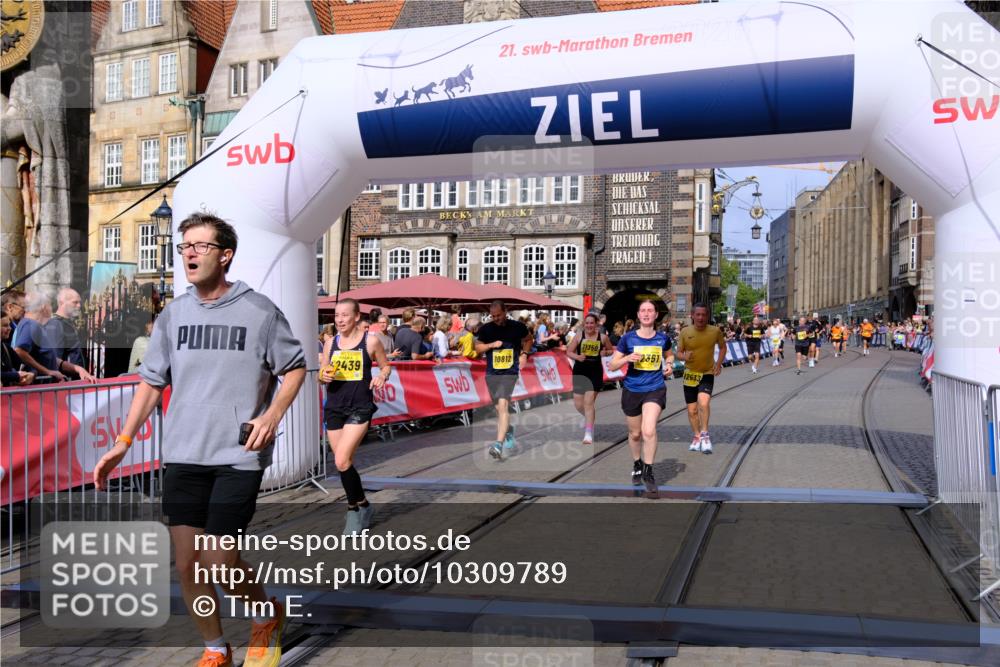 13.09.2026 - 21. swb-Marathon Bremen Tim E. http://msf.ph/oto/10309789 13.09.2026 10:52:48 Ziel 10761, 10812, 10906, 10958, 11109, 11350, 11604, 11605, 11669, 12361, 12439, 12533 meine-sportfotos.de
