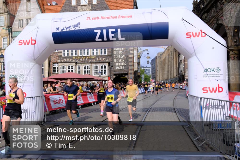 13.09.2026 - 21. swb-Marathon Bremen Tim E. http://msf.ph/oto/10309818 13.09.2026 10:52:48 Ziel 10761, 10812, 10906, 10958, 11109, 11350, 11604, 11605, 11669, 12361, 12439, 12533 meine-sportfotos.de