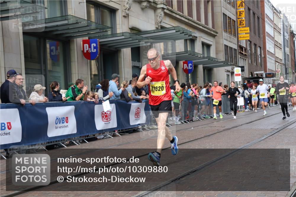 13.09.2026 - 21. swb-Marathon Bremen Strokosch-Dieckow http://msf.ph/oto/10309880 13.09.2026 10:54:52 Ziel 10555, 10646, 11001, 11014, 11466, 11620, 11631, 11860, 11908, 11910, 11976, 12201, 12218, 12549, 10589, 10608, 10646, 10704, 10901, 11040, 11174, 11389, 11569, 11874, 11889, 12038, 12313, 12519, 12800, 13526, 13592 meine-sportfotos.de
