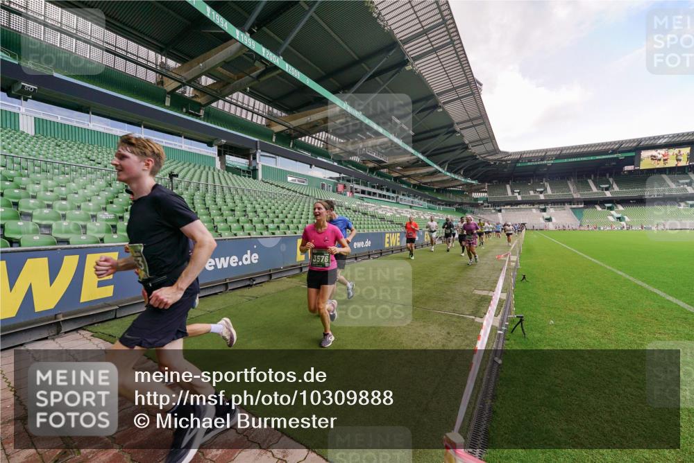 13.09.2026 - 21. swb-Marathon Bremen Michael Burmester http://msf.ph/oto/10309888 13.09.2026 13:06:59 Laufen im Stadion 109, 132, 156, 217, 287, 303, 310, 372, 394, 430, 454, 489, 578, 607, 613, 682, 716, 784, 809, 831, 834, 846, 891, 922, 1083, 1173, 1189, 1205, 1210, 1274, 1322, 1364, 1365, 1369, 1380, 1387, 1437, 1532, 1533, 1545, 1574, 1581, 1600, 1823, 1841, 1848, 1854, 1871, 1909, 1926, 1938, 2070, 2076, 2090, 2219, 2244, 2265, 2275, 2283, 2310, 2318, 2355, 2356, 2393, 2405, 2440, 2464, 2492, 2565, 2699, 2707, 2721, 2731, 2755, 2818, 2902, 2911, 2949, 2960, 3055 meine-sportfotos.de